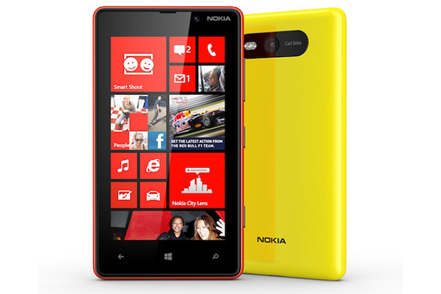 ราคา Nokia Lumia 820 ในไทยราคา16,600 บาท ที่งาน Commart Comtech 2012
